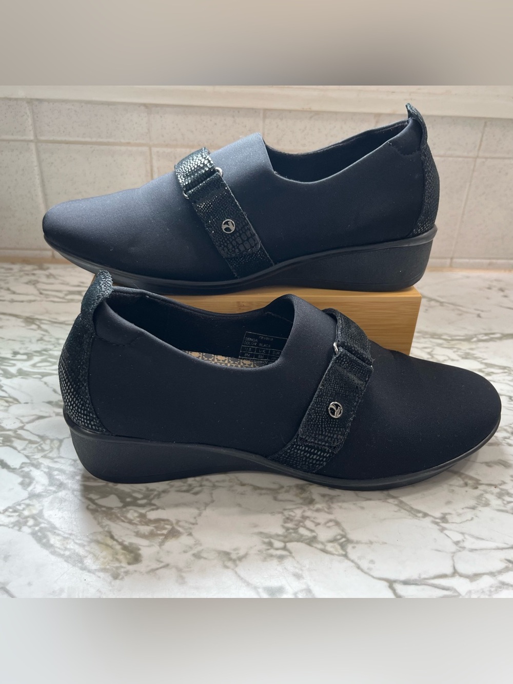 Revere Genoa Women’s Black Slip-On Comfort Loafers with Elastic Strap. Size 39